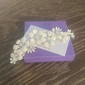 Pronovias floral hair clip